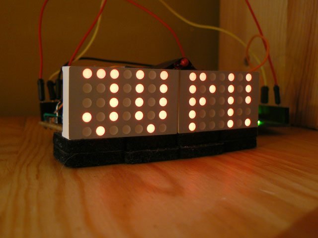 Zegar cyfrowy LED z bajerami – Część II: sterowanie matrycą przez SPI