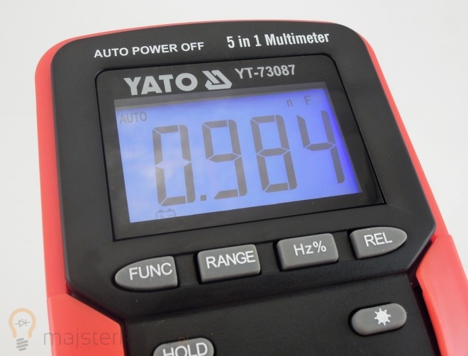 Multimetr YATO YT-73087 - zbliżenie na wyświetlacz