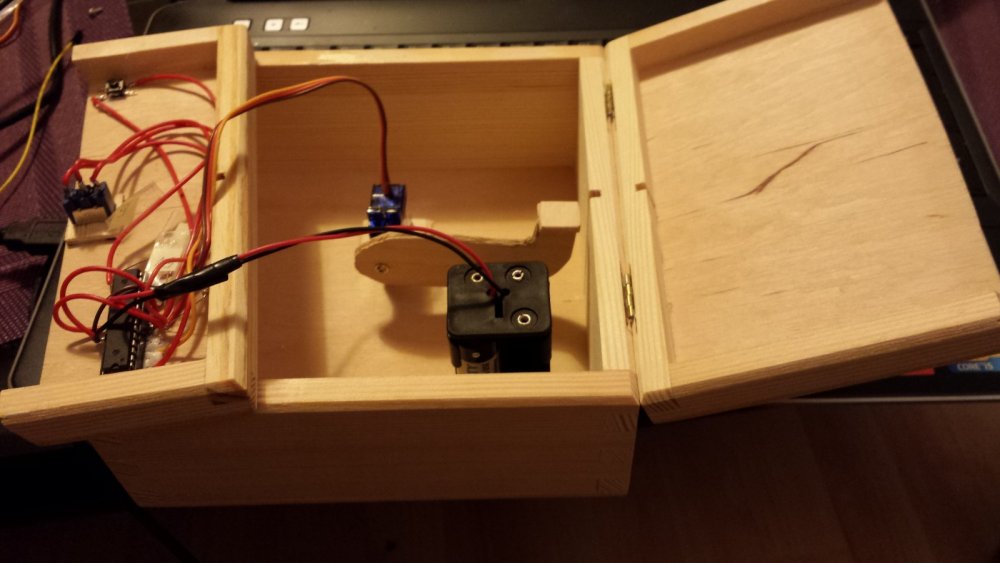 Bezużyteczne pudełko oparte na arduino, ATmega328