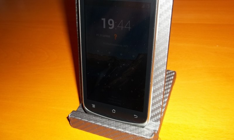 Podstawka pod smartfon a ‘la carbon