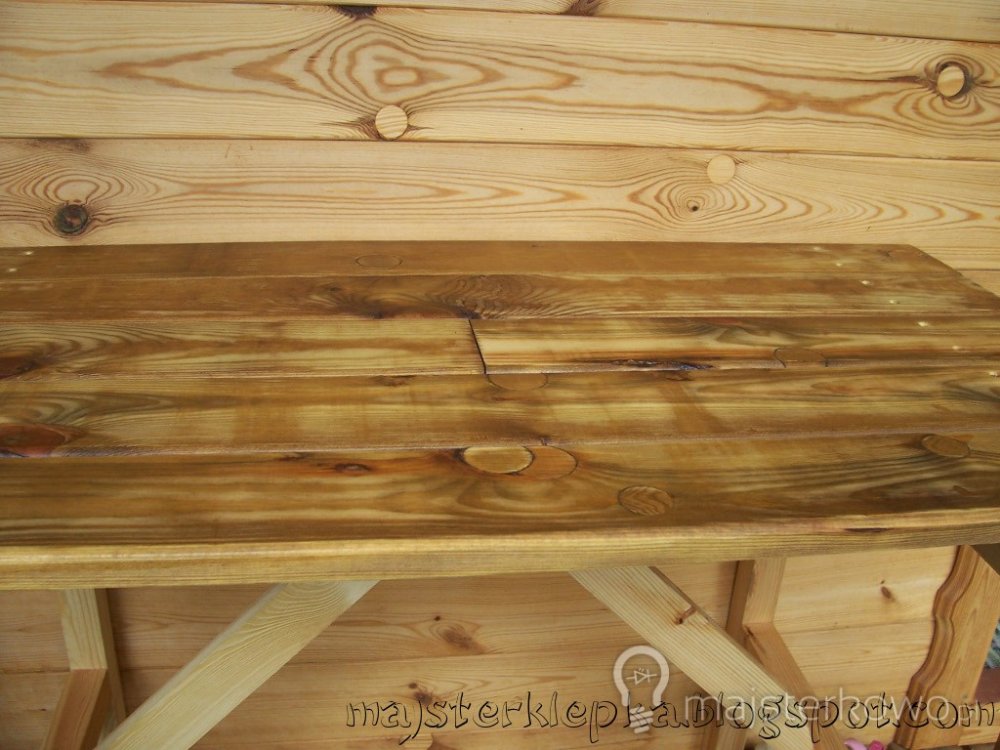 Drewniany stolik na działkę / na taras / do ogrodu