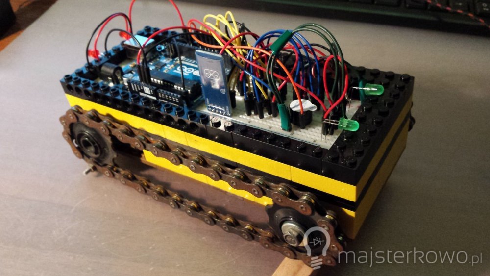 LEGO elektro pojazd na gąsienicach » Arduino
