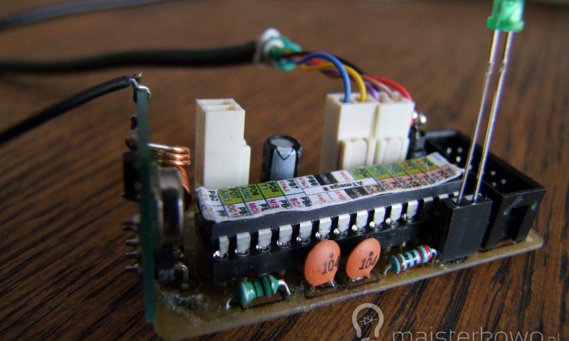 Kontroler bezprzewodowy zbudowany z pada do konsoli