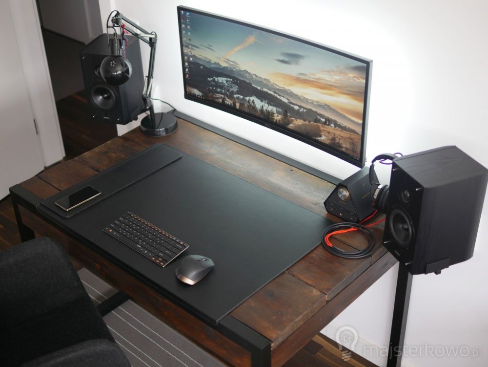 Jak ze stołu zrobiłem wyjątkowe biurko z komputerem w szufladzie