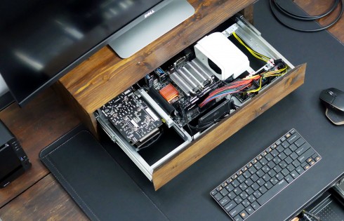 Podstawka pod monitor i obudowa komputera w jednym