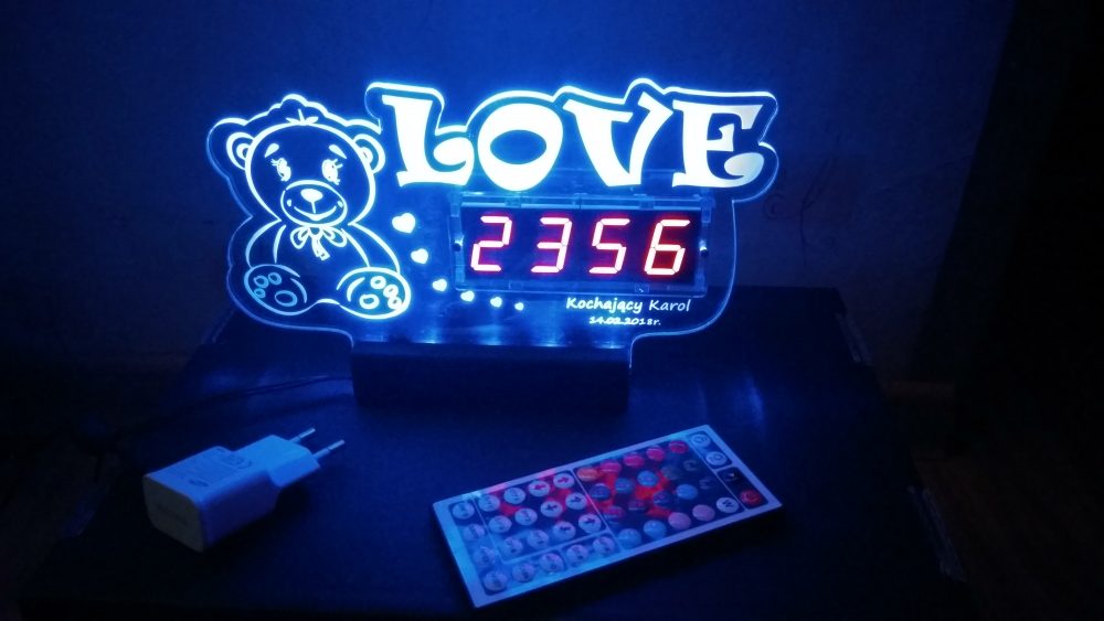 Grawerowana walentynka RGB z zegarkiem LED