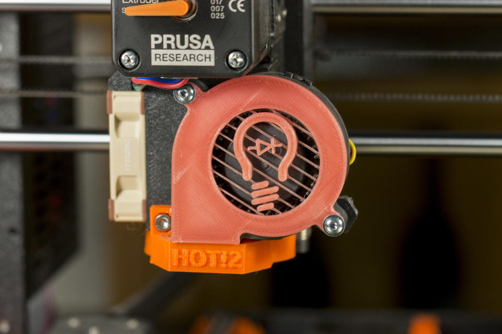 Prusa i3 MK3 - Logo Majsterkowo jako nakładka na turbinę 5015 do Drukarki 3D