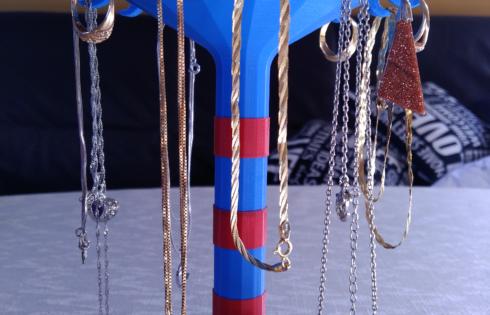 Wieszak na biżuterię – obracana karuzela łańcuchowa #zróbtolepiejchallenge