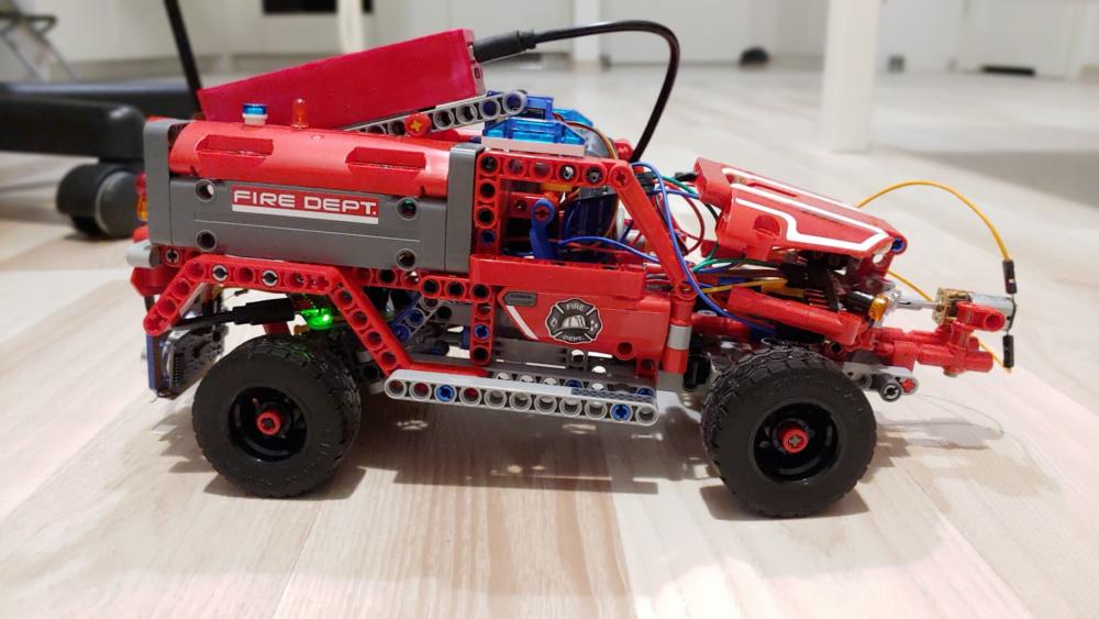 Autko Lego Technics sterowane padem od Xbox’a | DIY