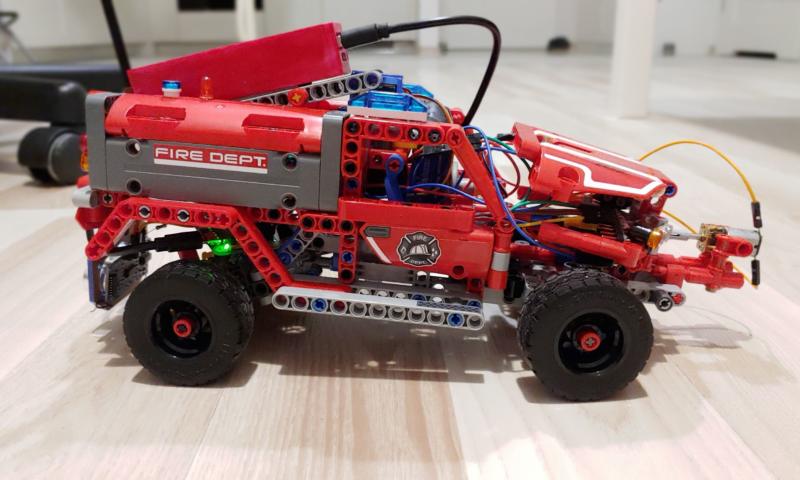 Autko Lego Technics sterowane padem od Xbox’a | DIY