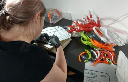 Jak drukować przyłbice dla personelu medycznego?