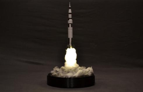 Lampka nocna. Rakieta Saturn V