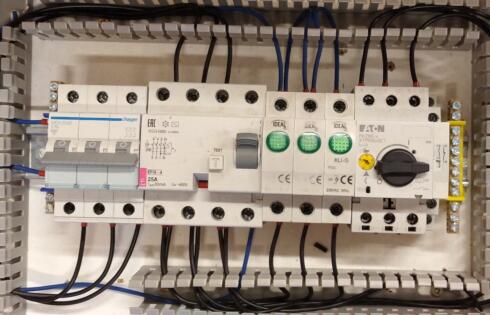 Podłączenie silnika trójfazowego (układ zasilania i zabezpieczenia) – Egzamin E.07 styczeń 2020