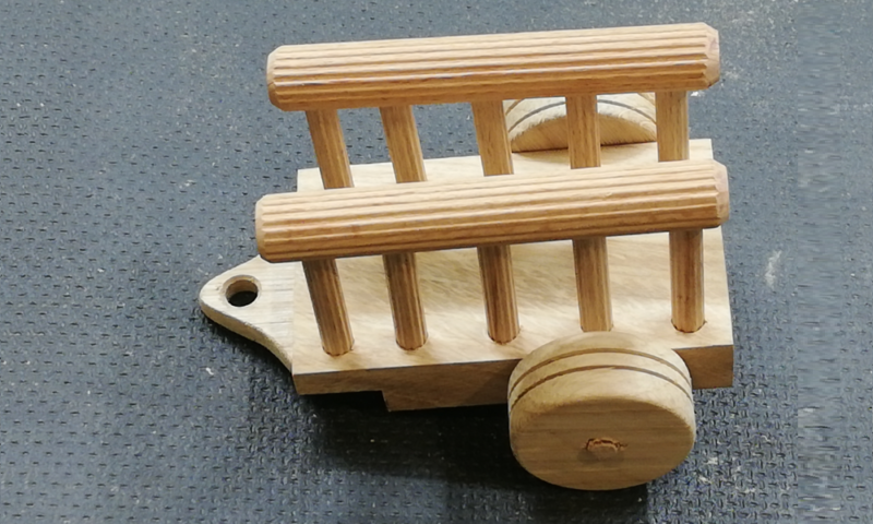 Przyczepka – drewniana zabawka z klocka i kołków meblowych