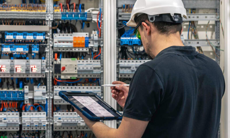 Poszukujesz fachowców od prefabrykacji rozdzielnic elektrycznych? Wybierz firmę Auster!