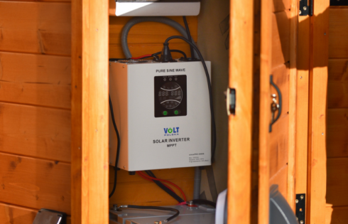 Off grid w praktyce. Jak przygotować instalację pod niezależny tiny house?