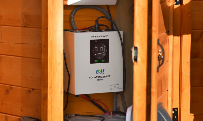 Off grid w praktyce. Jak przygotować instalację pod niezależny tiny house?