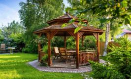 Altana ogrodowa zamknięta a otwarta. Co wybrać?