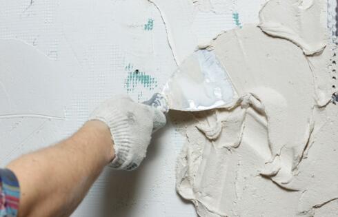 Najpopularniejsze rodzaje i techniki nakładania tynków dekoracyjnych